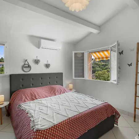 Сasa de vacaciones Hameau De Croisette By Interhome *