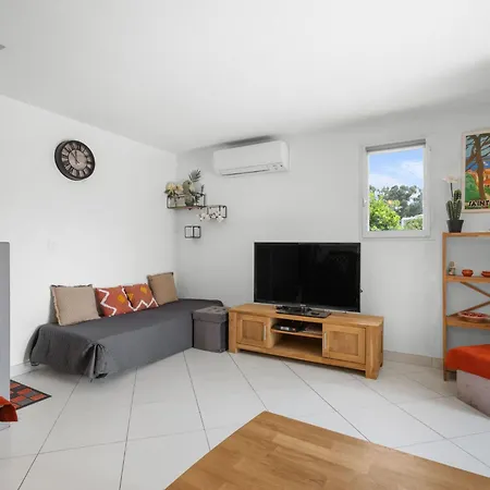 Сasa de vacaciones Hameau De Croisette By Interhome