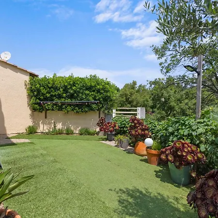 Сasa de vacaciones Hameau De Croisette By Interhome